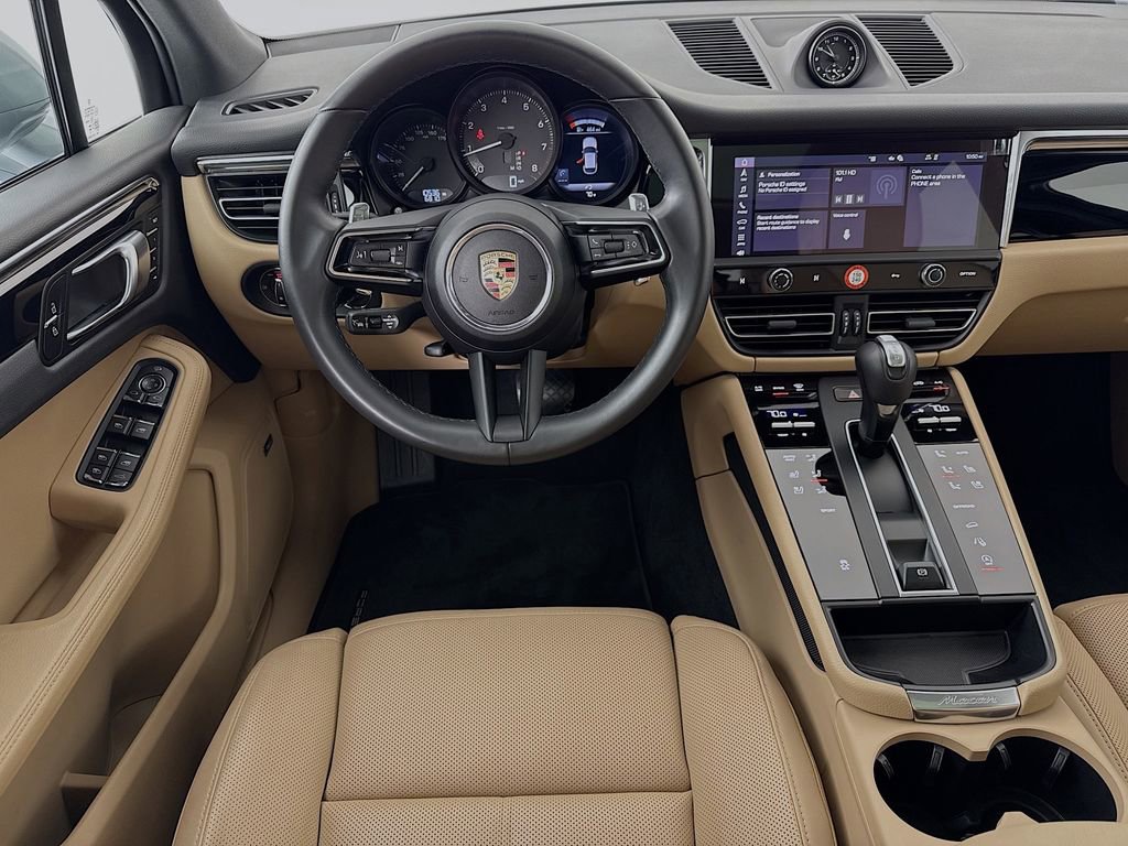 Certified 2025 Porsche Macan AWD/4WD image 25