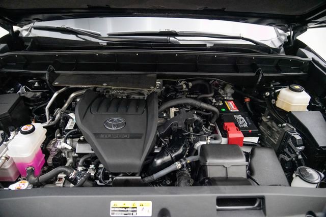 Used 2023 Toyota Highlander Platinum image 2