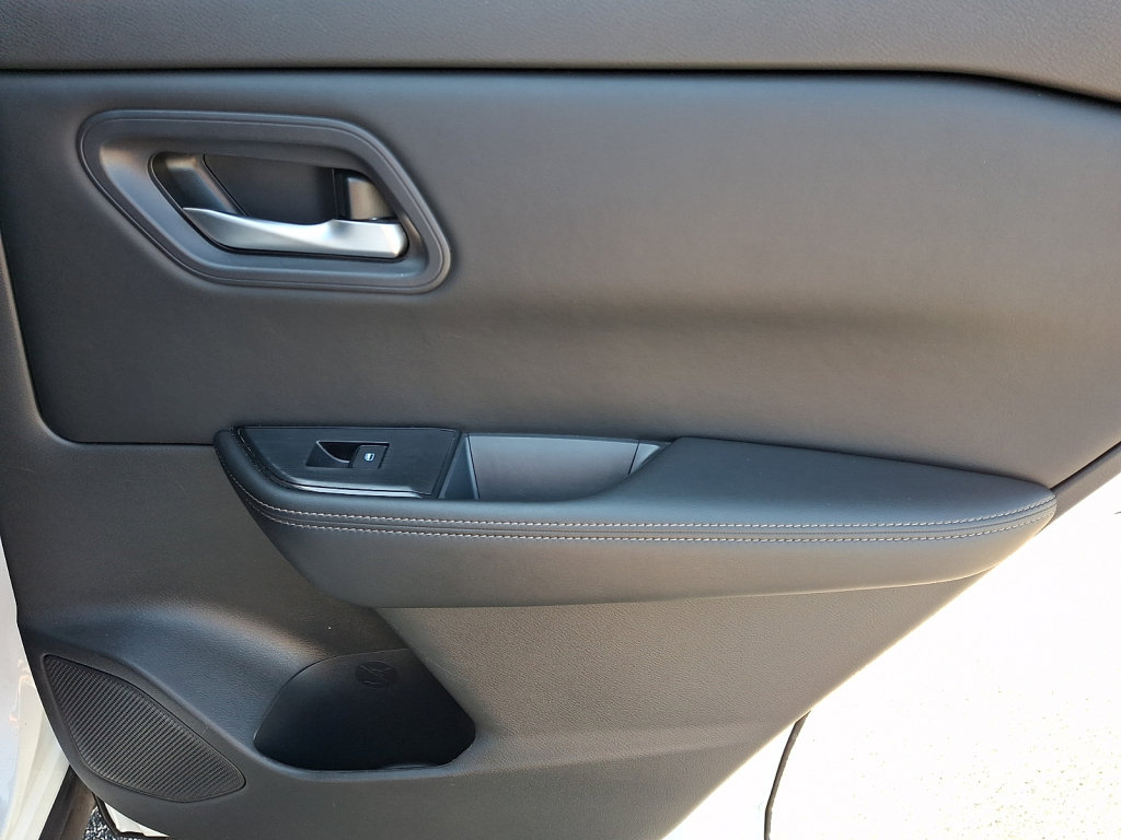 Used 2024 Nissan Rogue SV FWD image 14