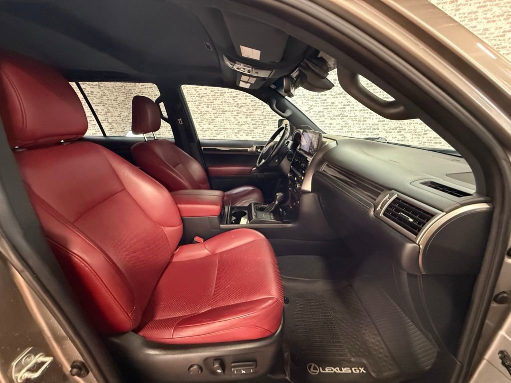 Used 2023 Lexus GX 460 Luxury w/ Accessory Package image 11