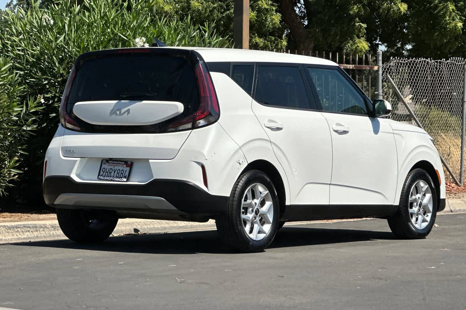 Used 2023 Kia Soul LX w/ LX Technology Package FWD image 2