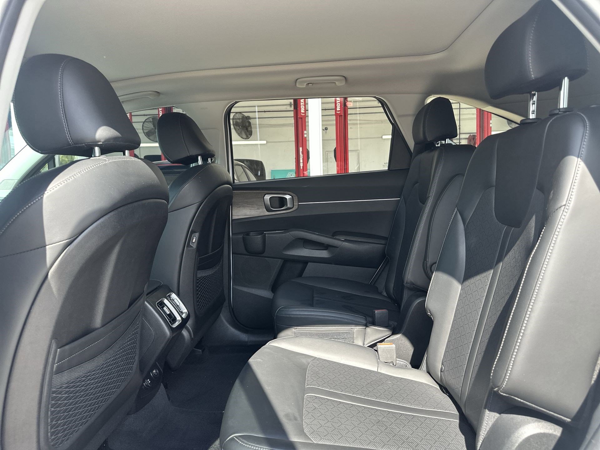 Used 2023 Kia Sorento EX w/ Panoramic Sunroof Package FWD image 22