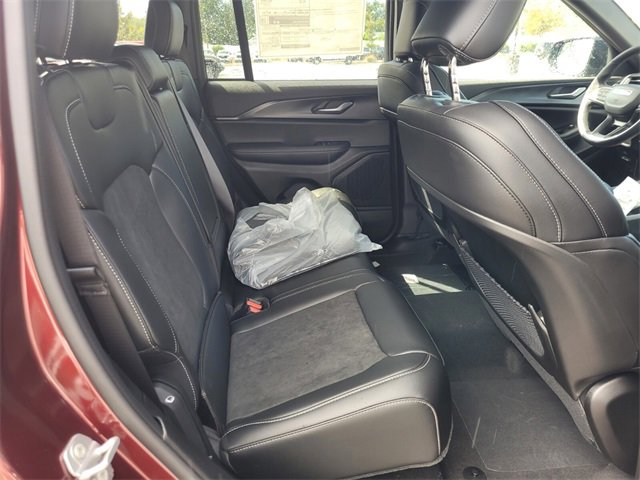 New 2025 Jeep Grand Cherokee Altitude image 13