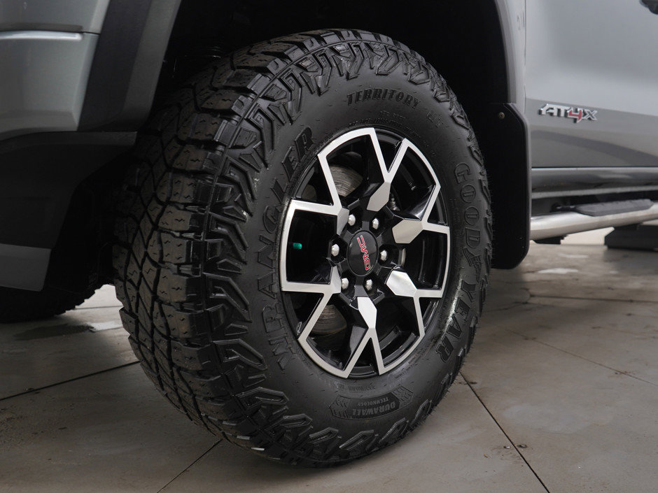 Used 2024 GMC Canyon AT4X image 25