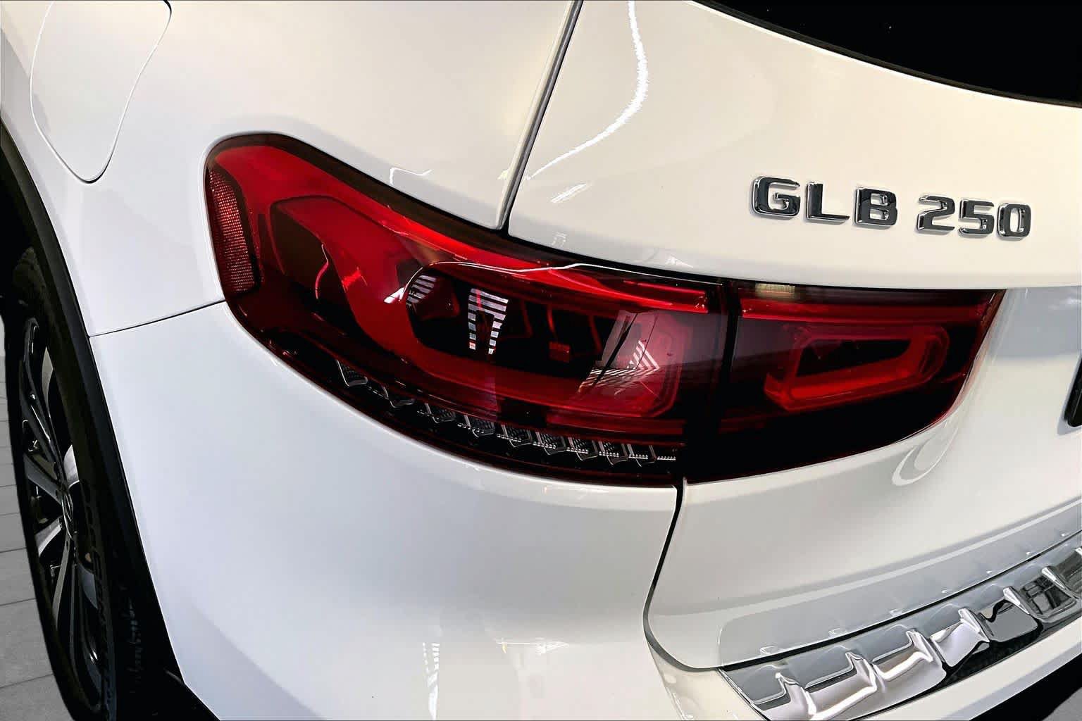 Used 2023 Mercedes-Benz GLB 250 4MATIC image 28