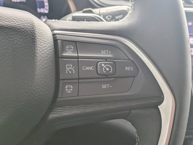 Used 2025 Jeep Grand Cherokee Laredo X image 31