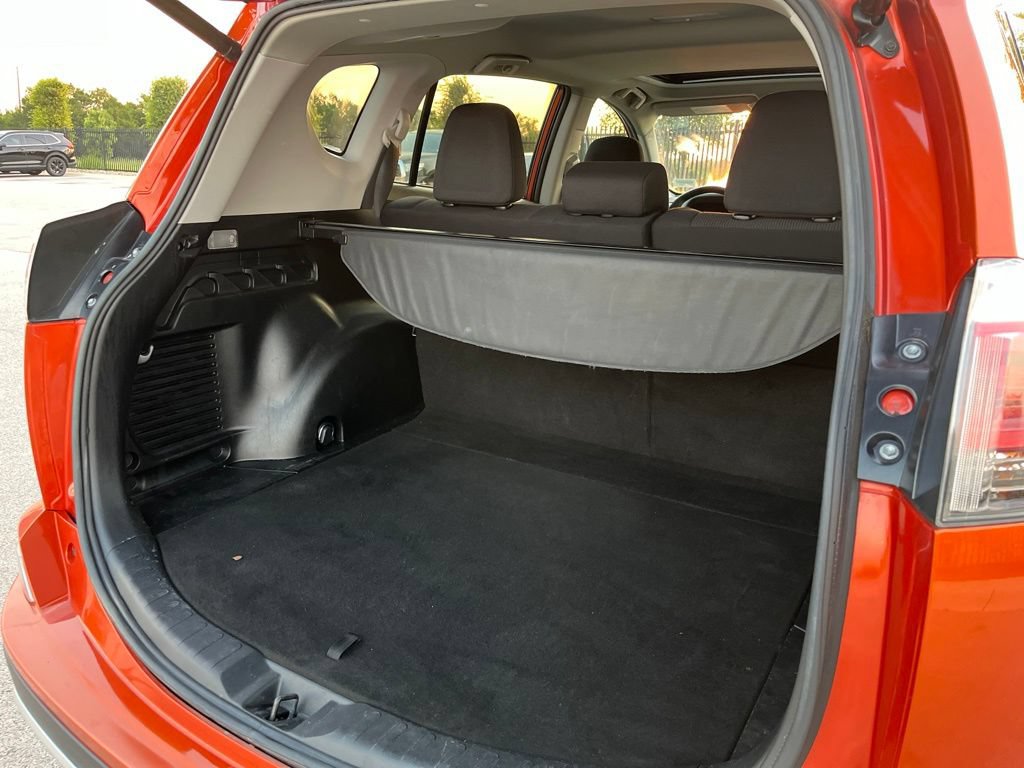 Used 2016 Toyota RAV4 XLE FWD image 10