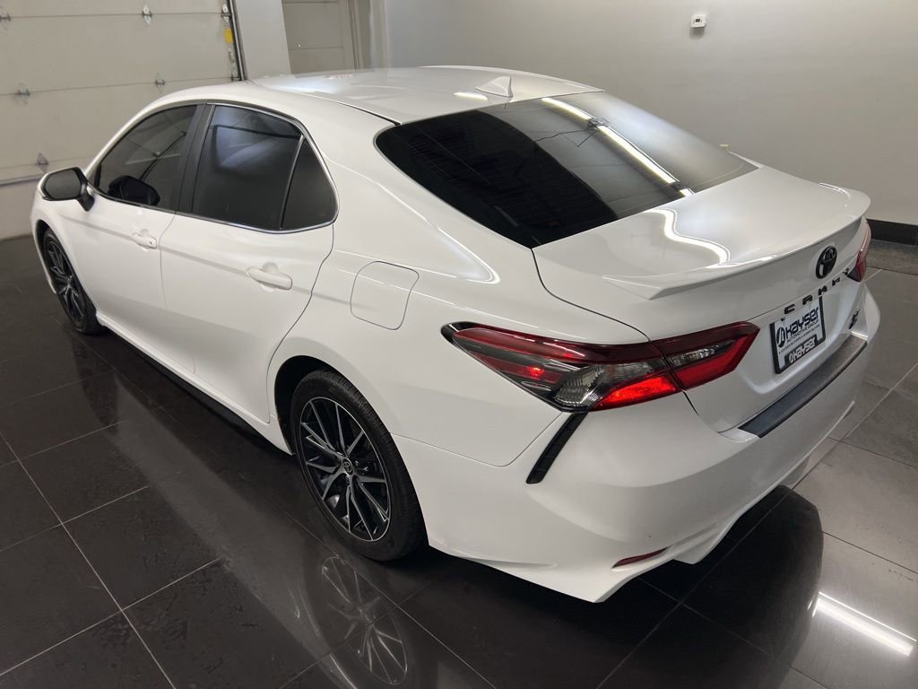 Used 2023 Toyota Camry SE w/ Blackout Package (TMS) image 4