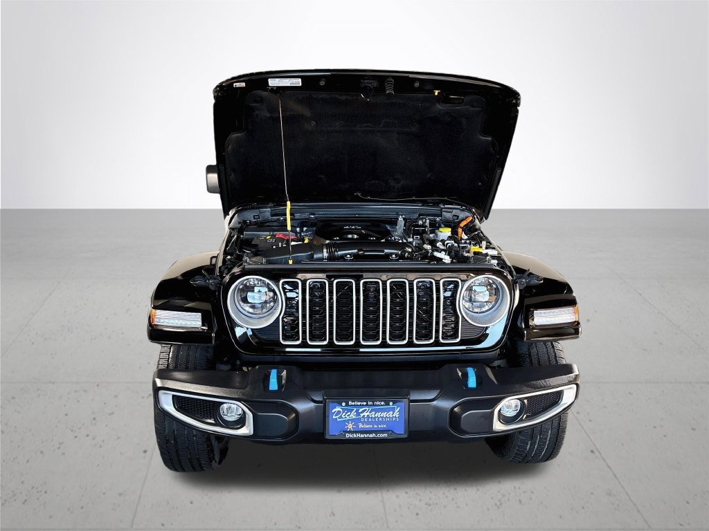Used 2024 Jeep Wrangler Unlimited Sahara w/ Technology Group AWD/4WD image 23