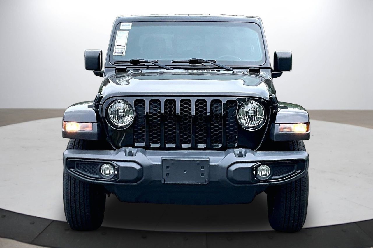 Certified 2022 Jeep Gladiator Sport AWD/4WD image 3