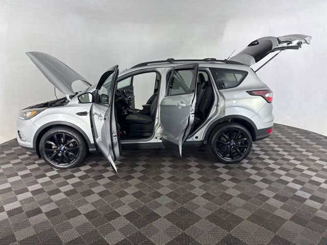 Used 2018 Ford Escape SE w/ SE Sport Appearance Package FWD image 9