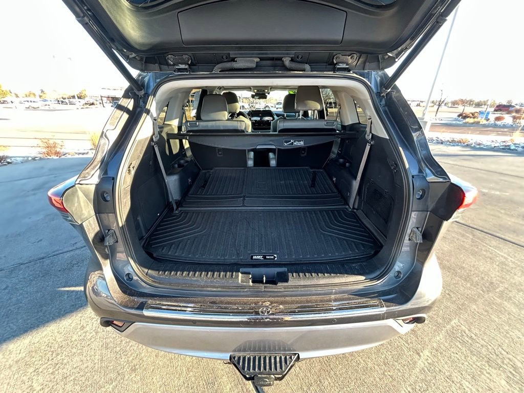 Used 2022 Toyota Highlander Platinum image 29