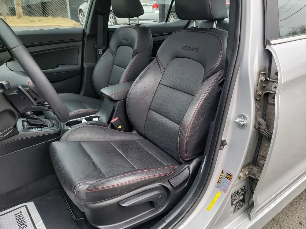 Used 2018 Hyundai Elantra Sport w/ Sport Premium Package 03 FWD image 9