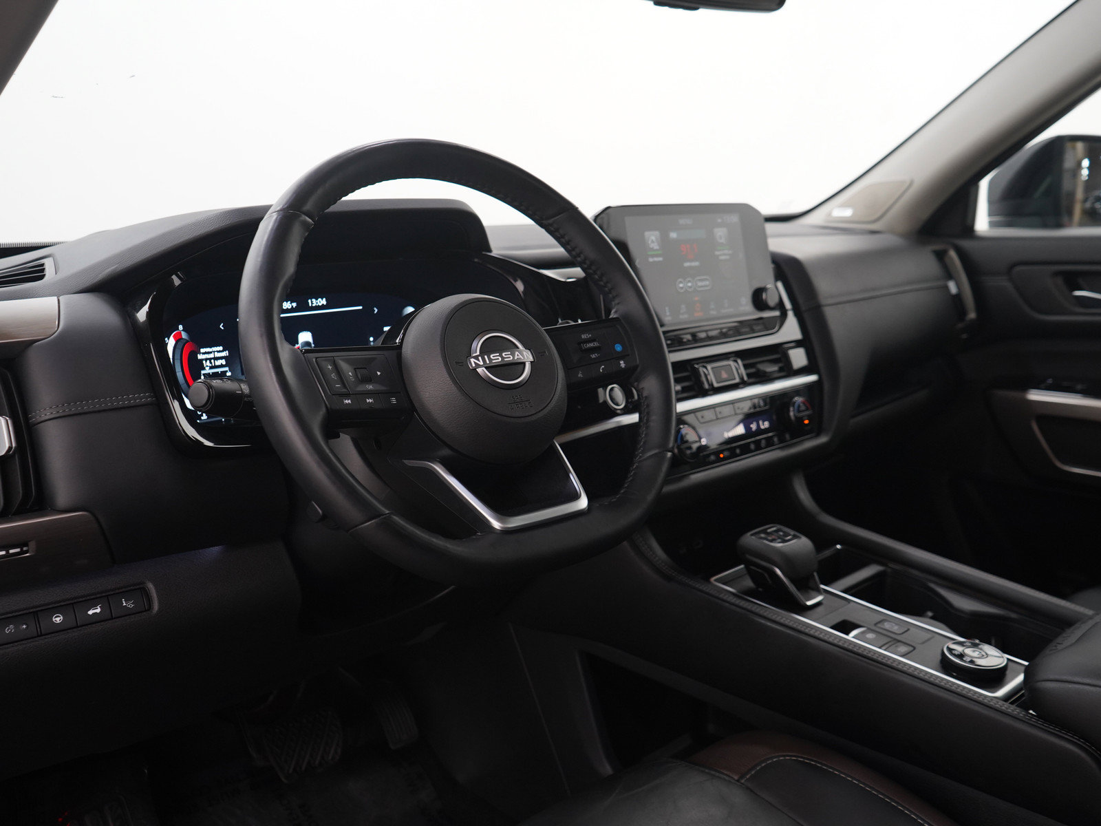 Used 2024 Nissan Pathfinder Platinum AWD/4WD image 30