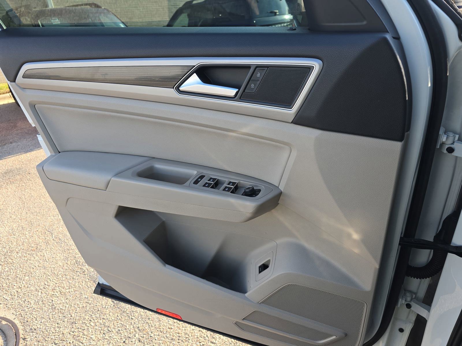 Used 2018 Volkswagen Atlas SEL w/ R-Line Package image 27