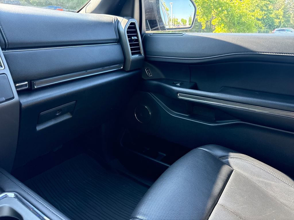 Used 2021 Ford Expedition XLT AWD/4WD image 18