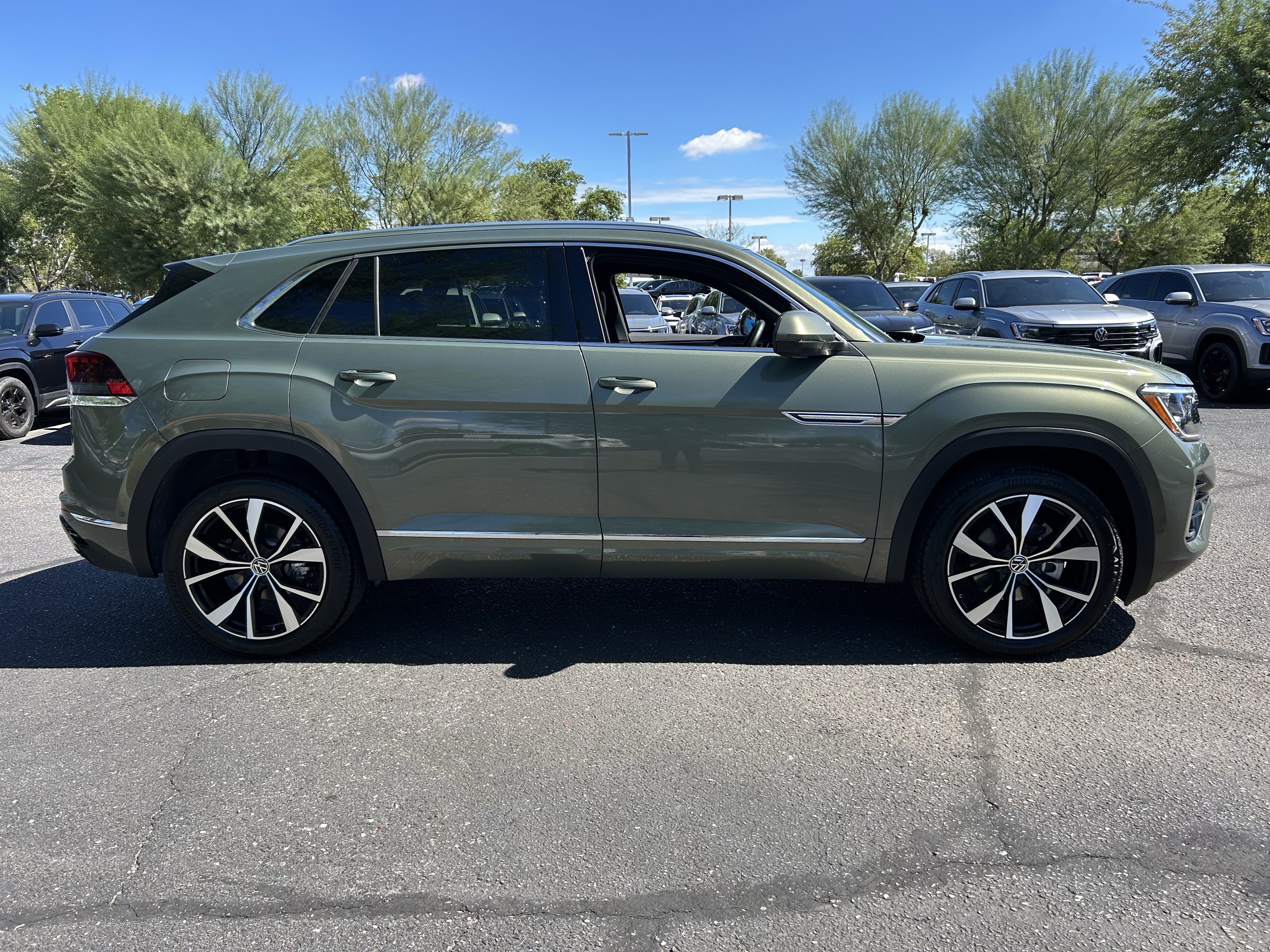 Used 2026 Volkswagen Atlas Cross Sport SEL Premium R-Line AWD/4WD image 5