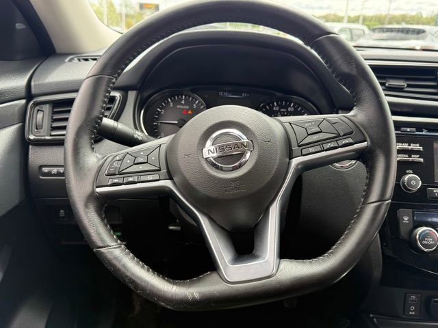 Used 2017 Nissan Rogue SV AWD/4WD image 9
