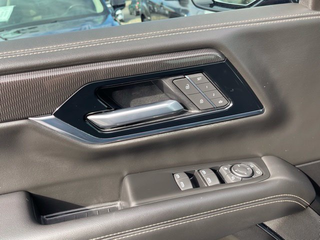 Used 2025 GMC Yukon XL Elevation AWD/4WD image 25