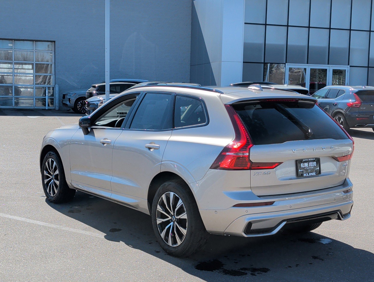 Certified 2025 Volvo XC60 B5 Plus image 5