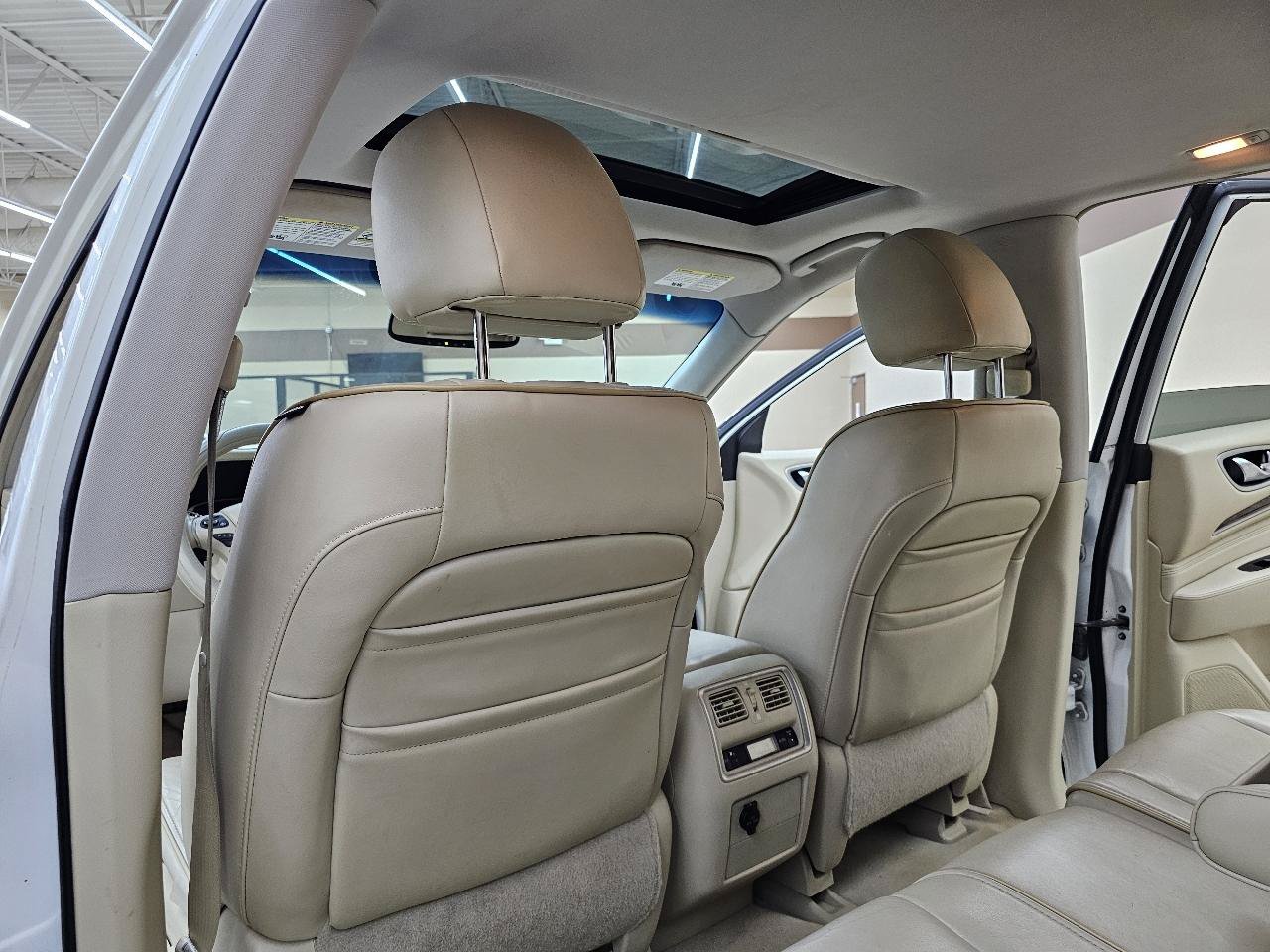 Used 2014 INFINITI QX60 FWD w/ Premium Plus Package image 26
