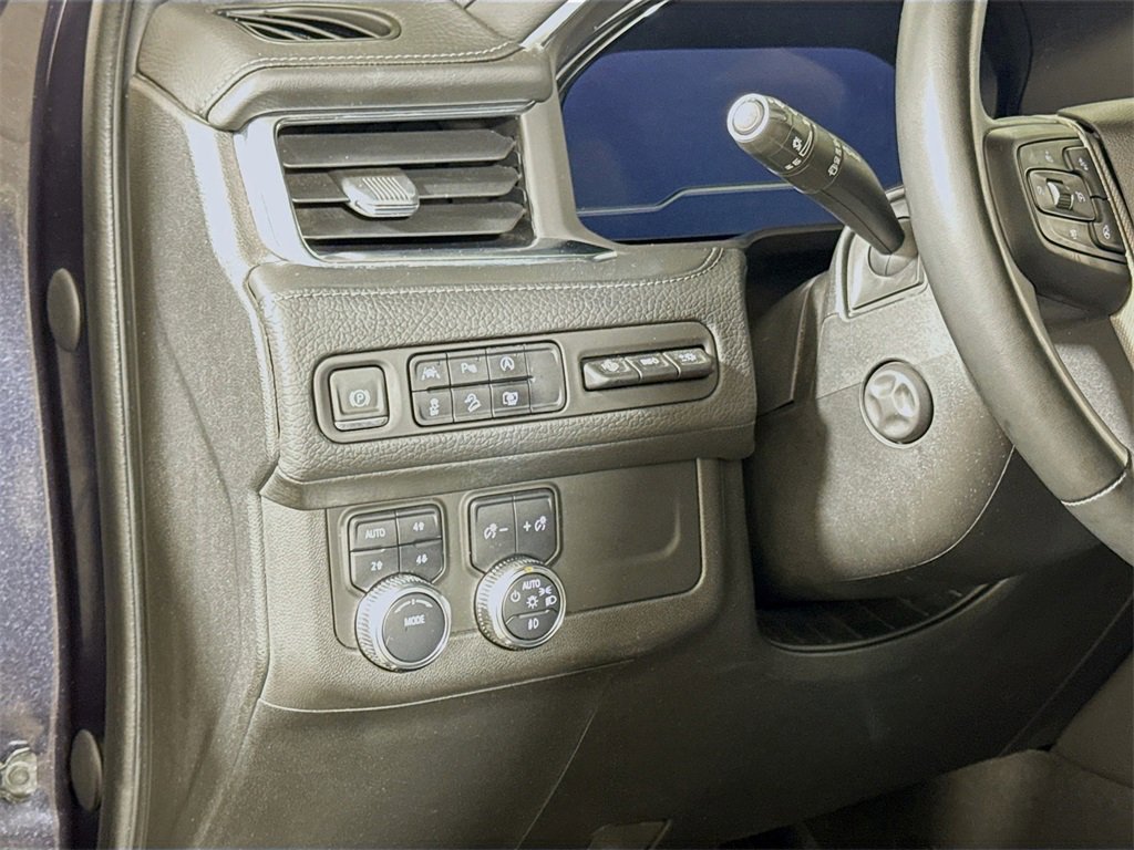 Used 2023 GMC Yukon XL Denali image 8