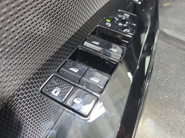 Certified 2026 BMW 740i xDrive AWD/4WD image 27