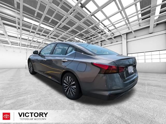 Used 2024 Nissan Altima 2.5 SV FWD image 5