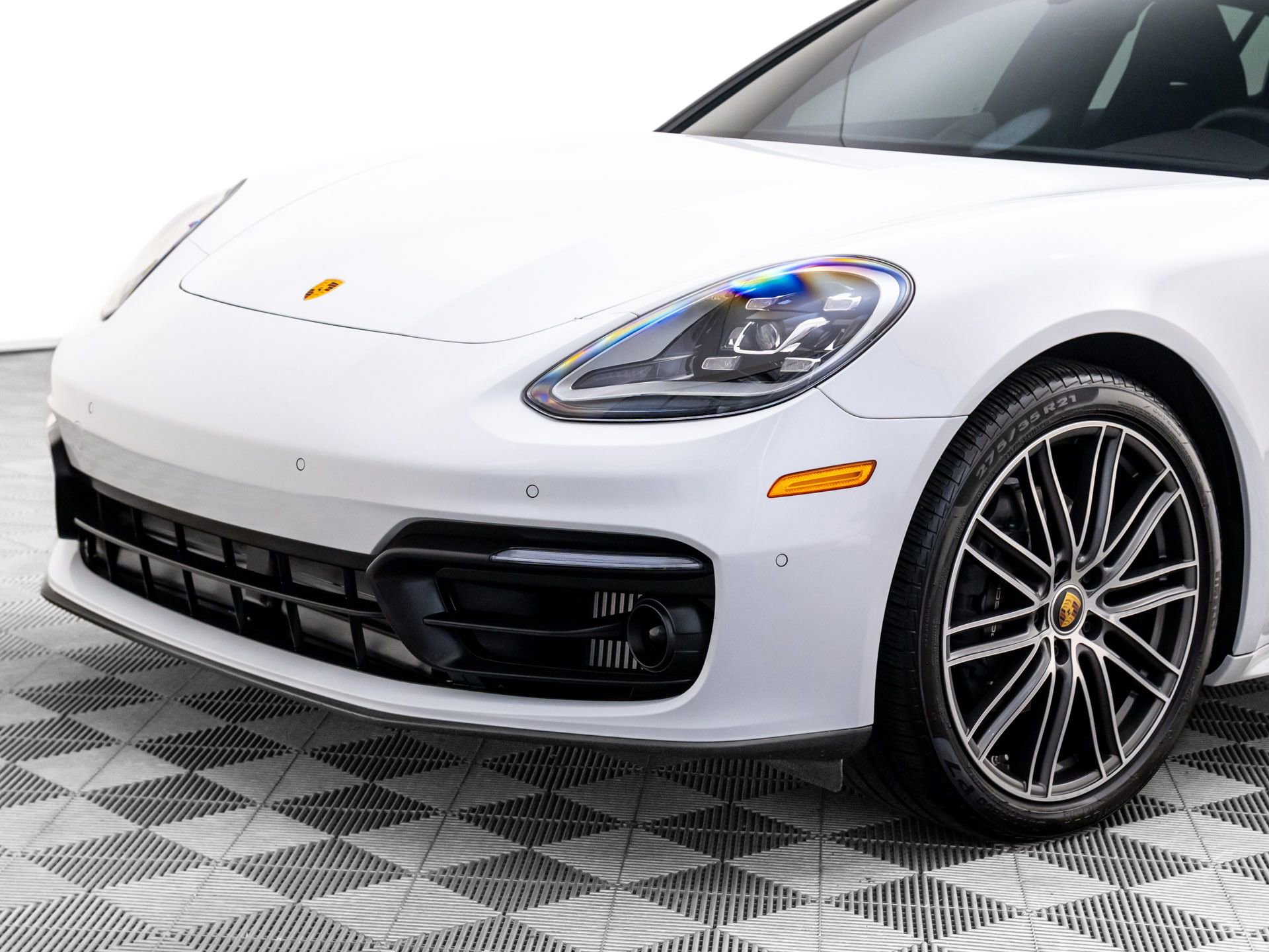 Certified 2023 Porsche Panamera 4 Platinum Edition image 36