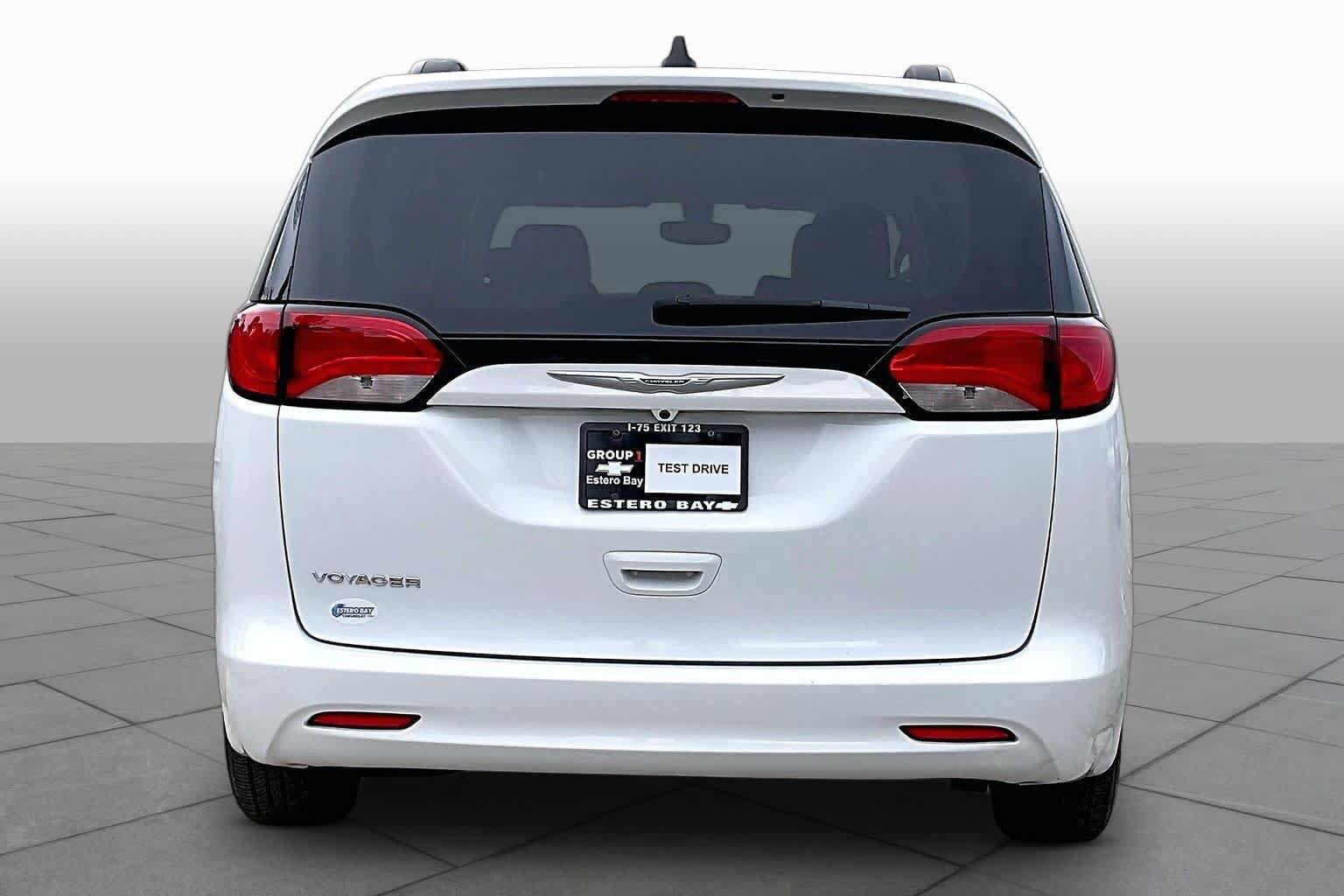 Used 2021 Chrysler Voyager Lxi FWD image 5