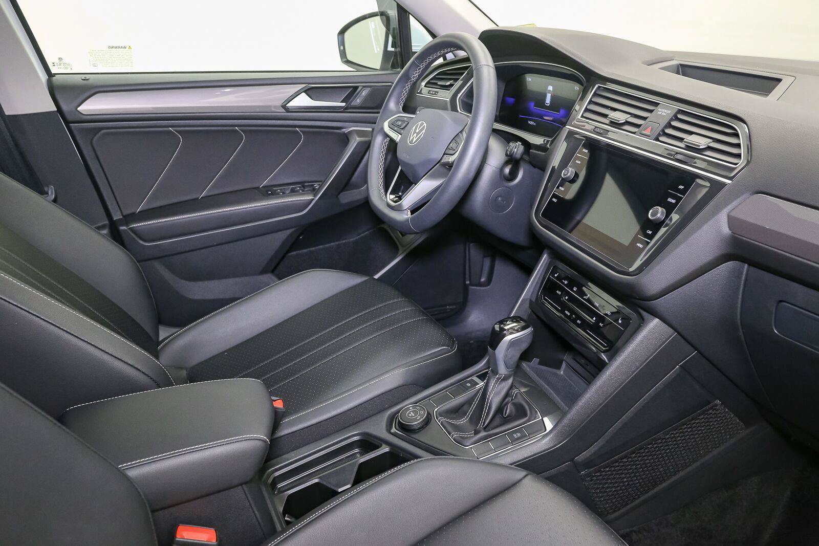 Certified 2024 Volkswagen Tiguan SE AWD/4WD image 23