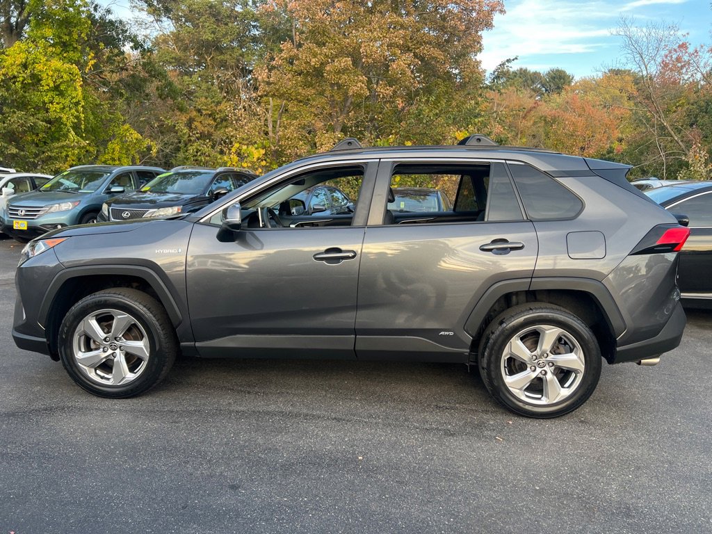 Used 2021 Toyota RAV4 XLE Premium image 2