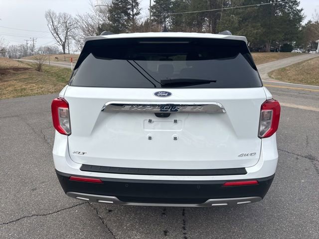 Certified 2024 Ford Explorer XLT w/ Equipment Group 202A AWD/4WD image 4