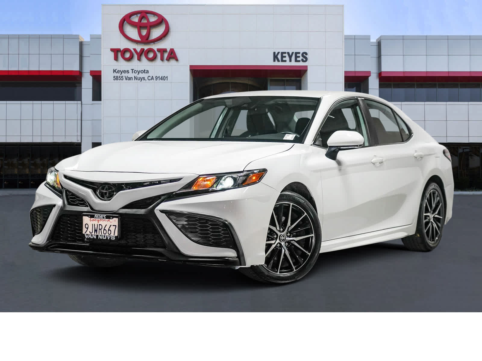 Certified 2024 Toyota Camry SE FWD image 1