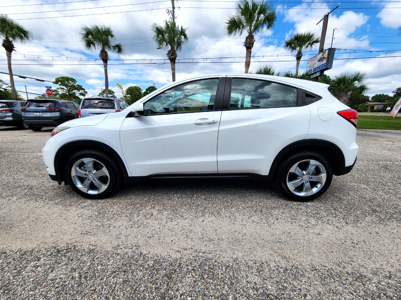 Used 2018 Honda HR-V LX image 2