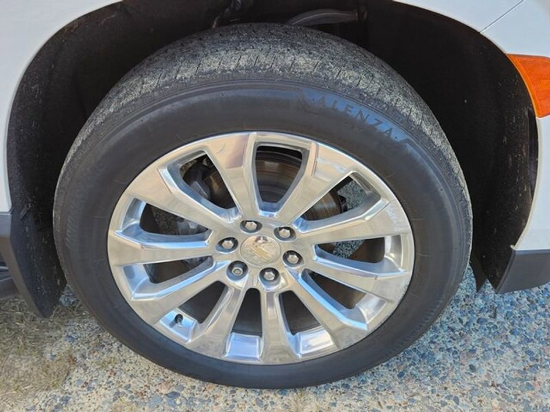 Used 2021 Chevrolet Tahoe Premier w/ Premium Package image 17