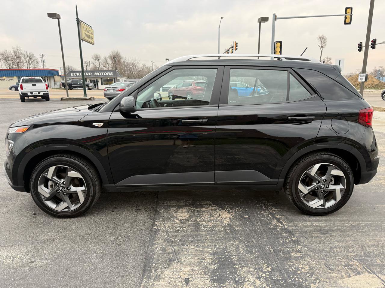 Used 2024 Hyundai Venue SEL image 5