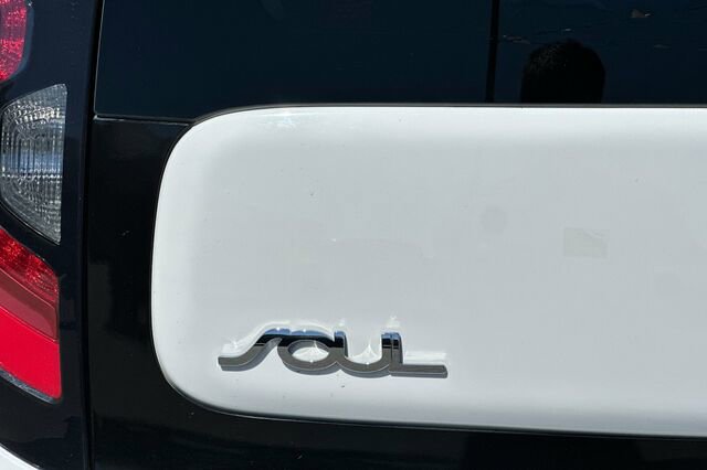Used 2015 Kia Soul EV image 24