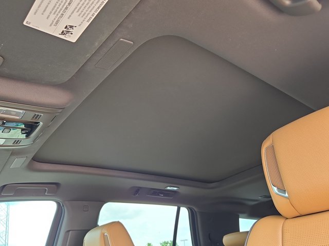Used 2025 Cadillac Escalade Premium Luxury w/ LPO, Floor Liner Package AWD/4WD image 16