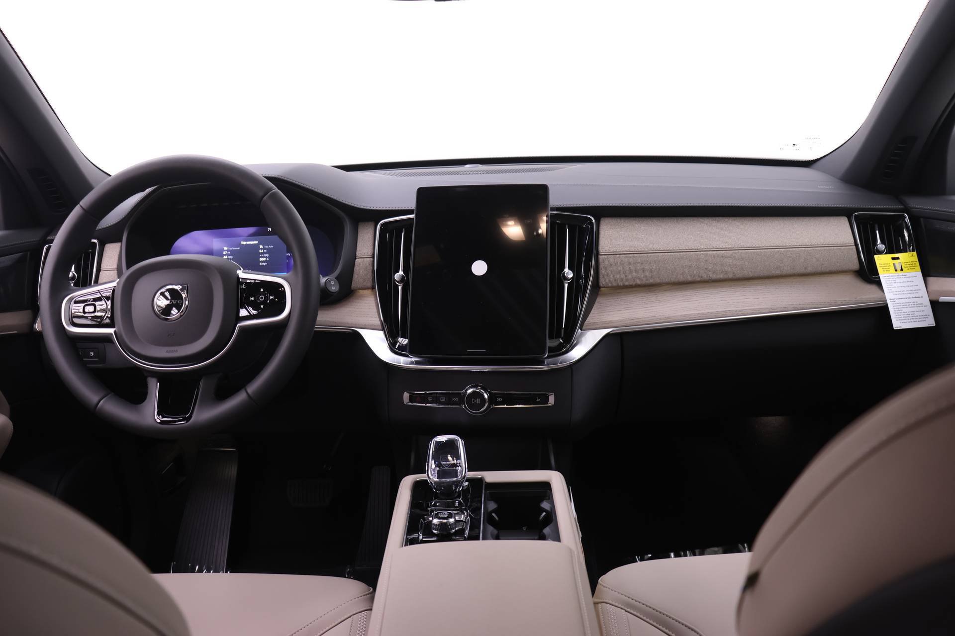 New 2026 Volvo XC90 T8 Plus w/ Protection Package Premier AWD/4WD image 8