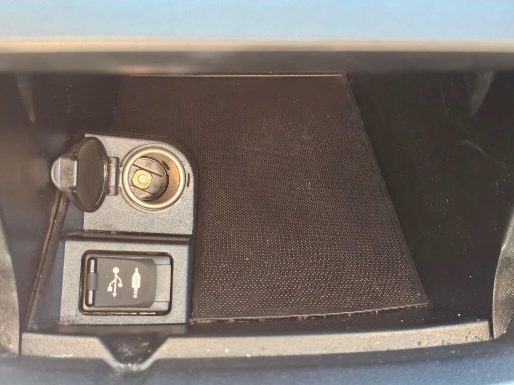 Used 2016 Toyota Camry SE FWD image 28