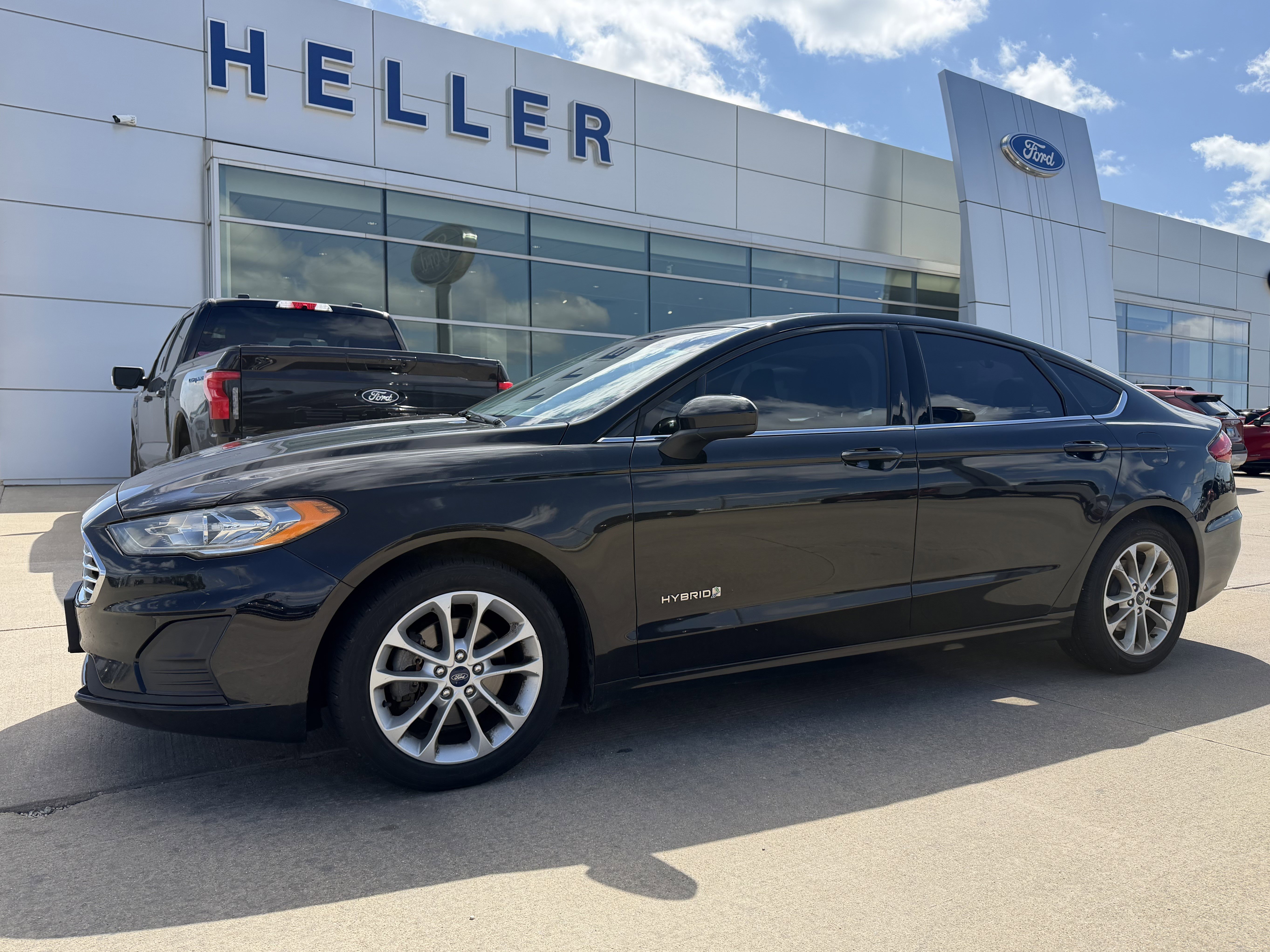 Used 2019 Ford Fusion SE image 3