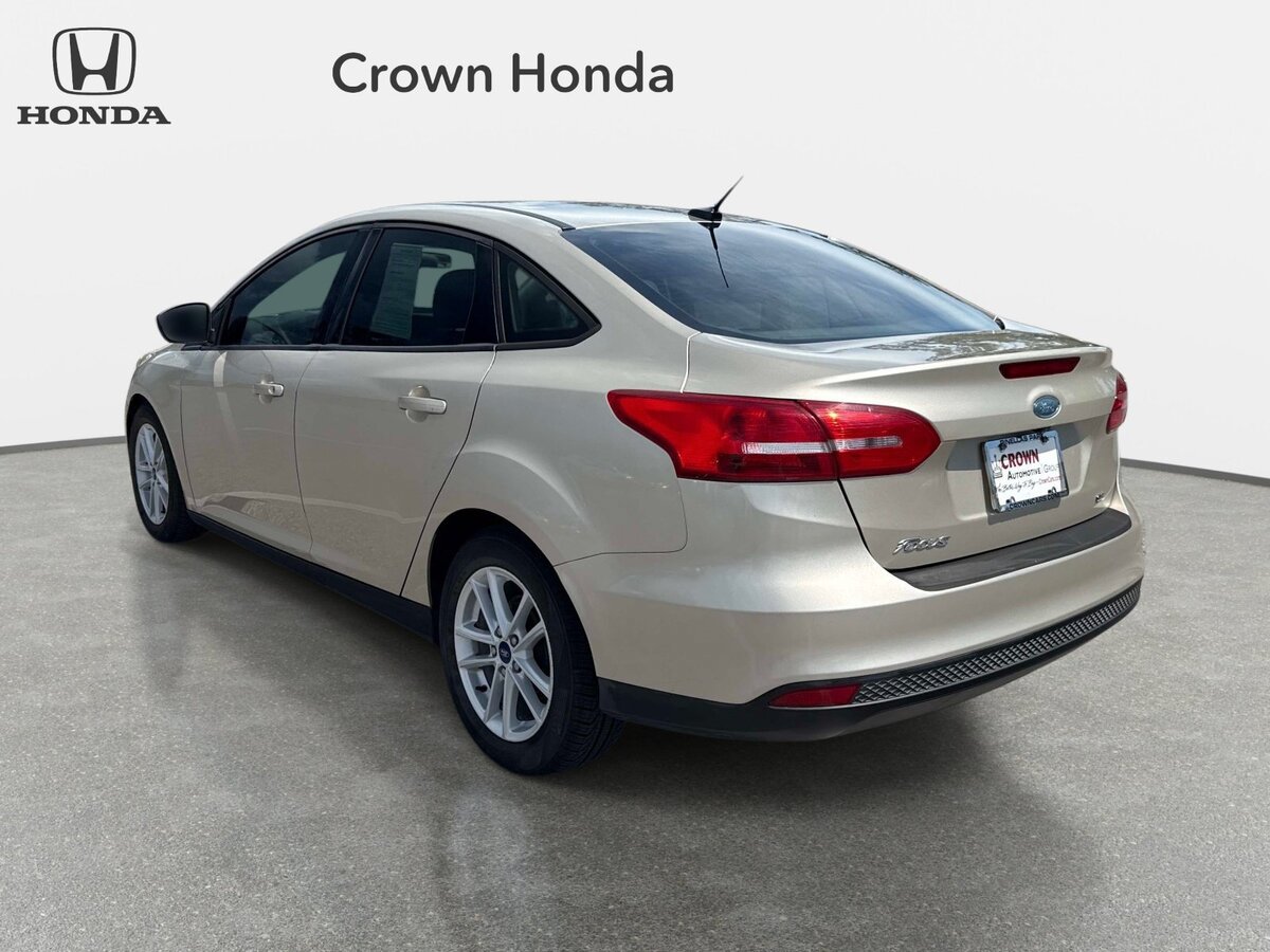 Used 2018 Ford Focus SE FWD image 3