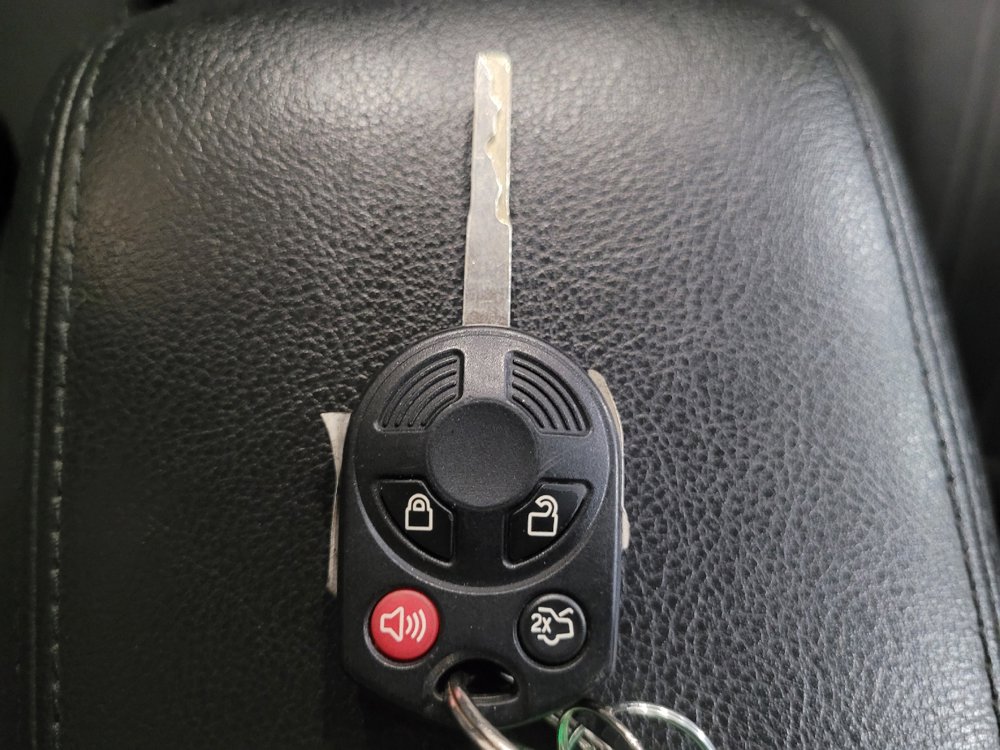 Used 2018 Ford Focus SE w/ Cold Weather Package FWD image 32