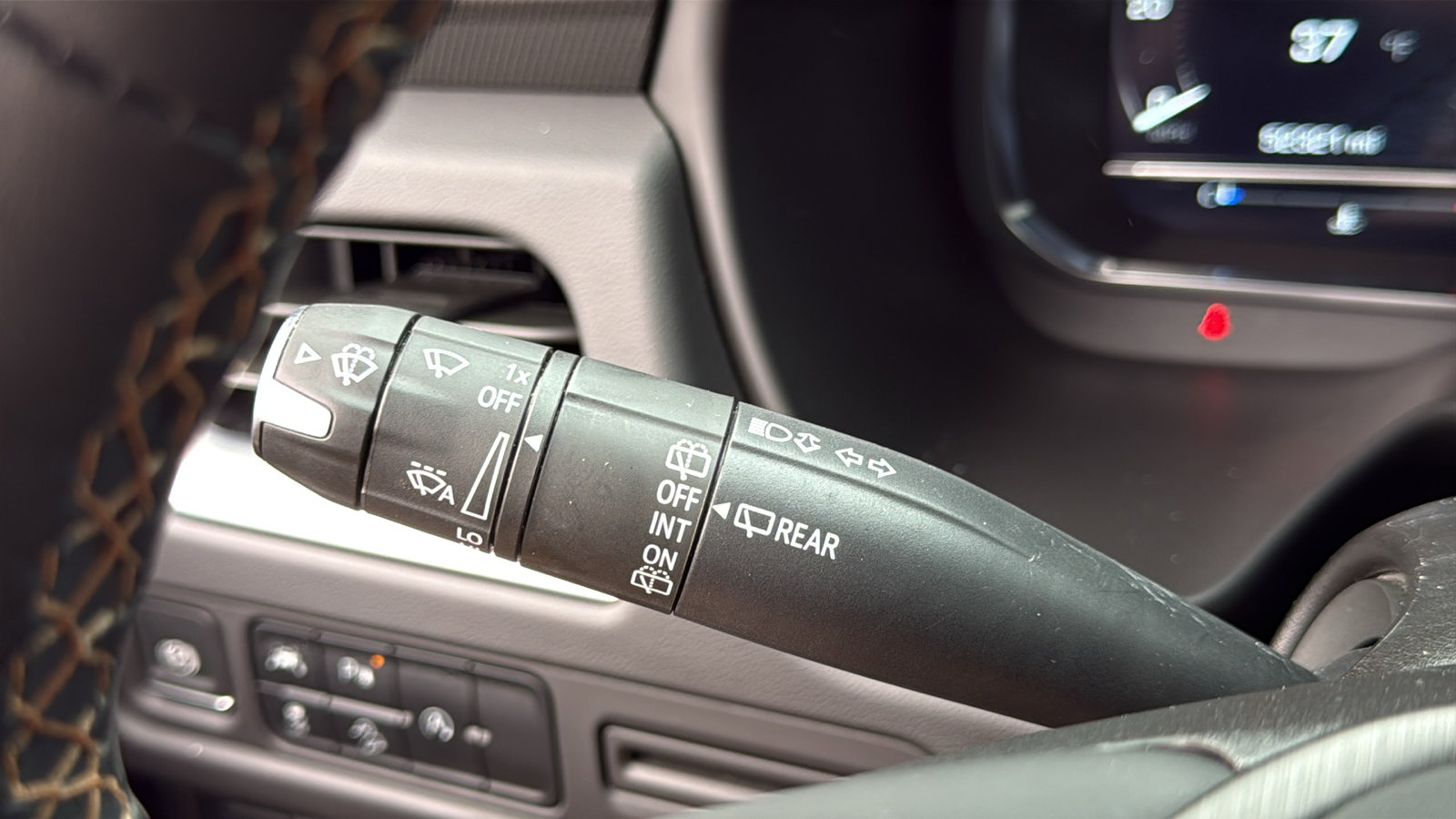 Used 2024 GMC Yukon XL AT4 image 15