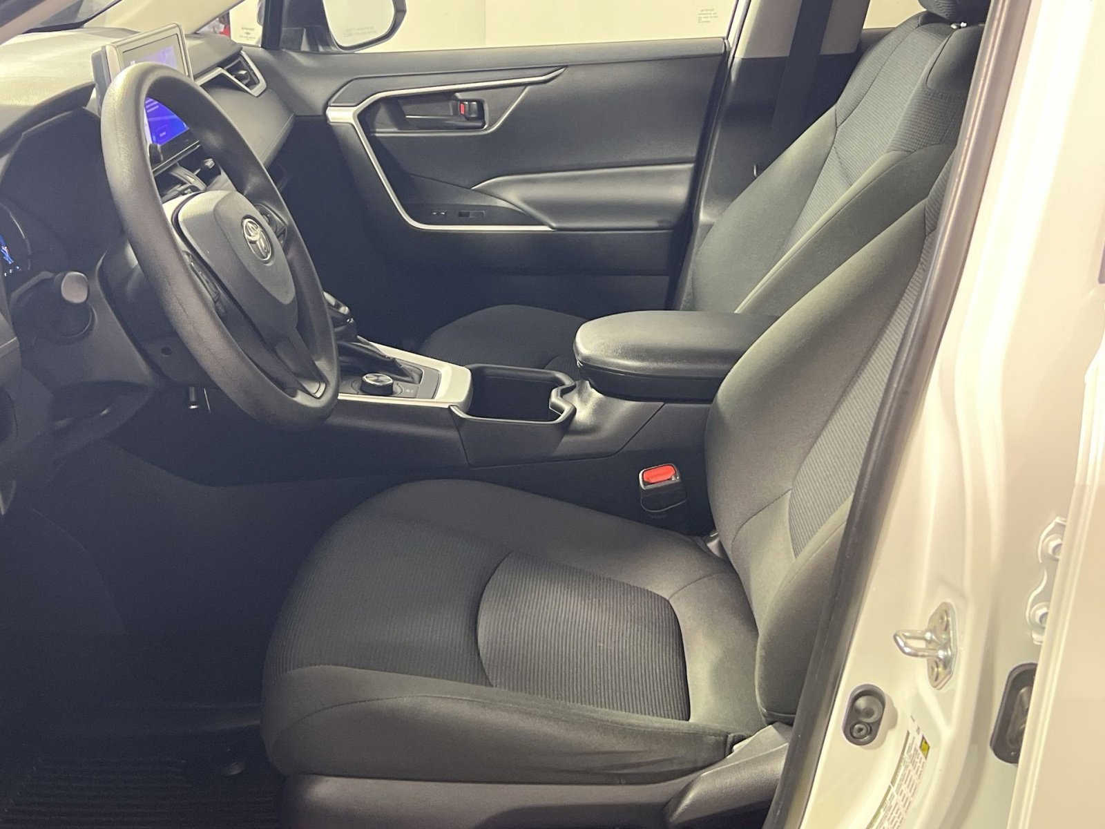 Used 2024 Toyota RAV4 LE AWD/4WD image 14