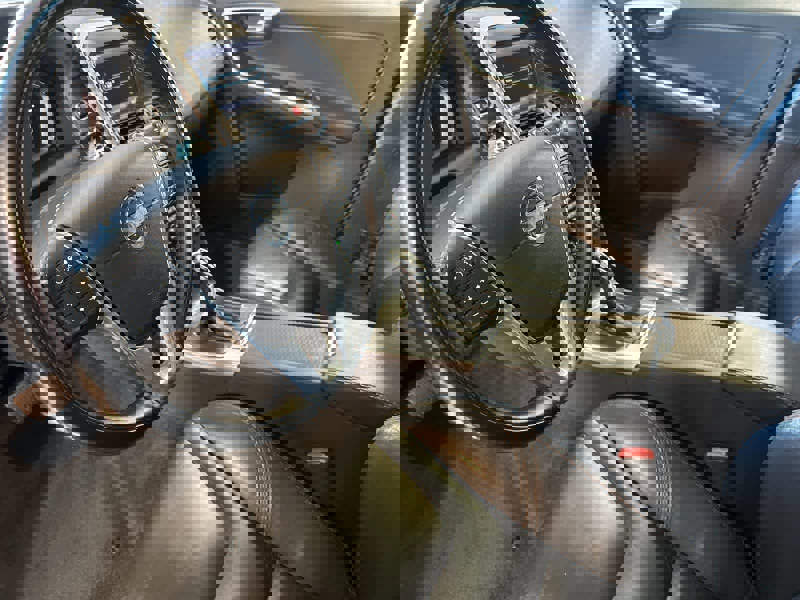 Used 2015 Volvo XC60 T6 Platinum image 12