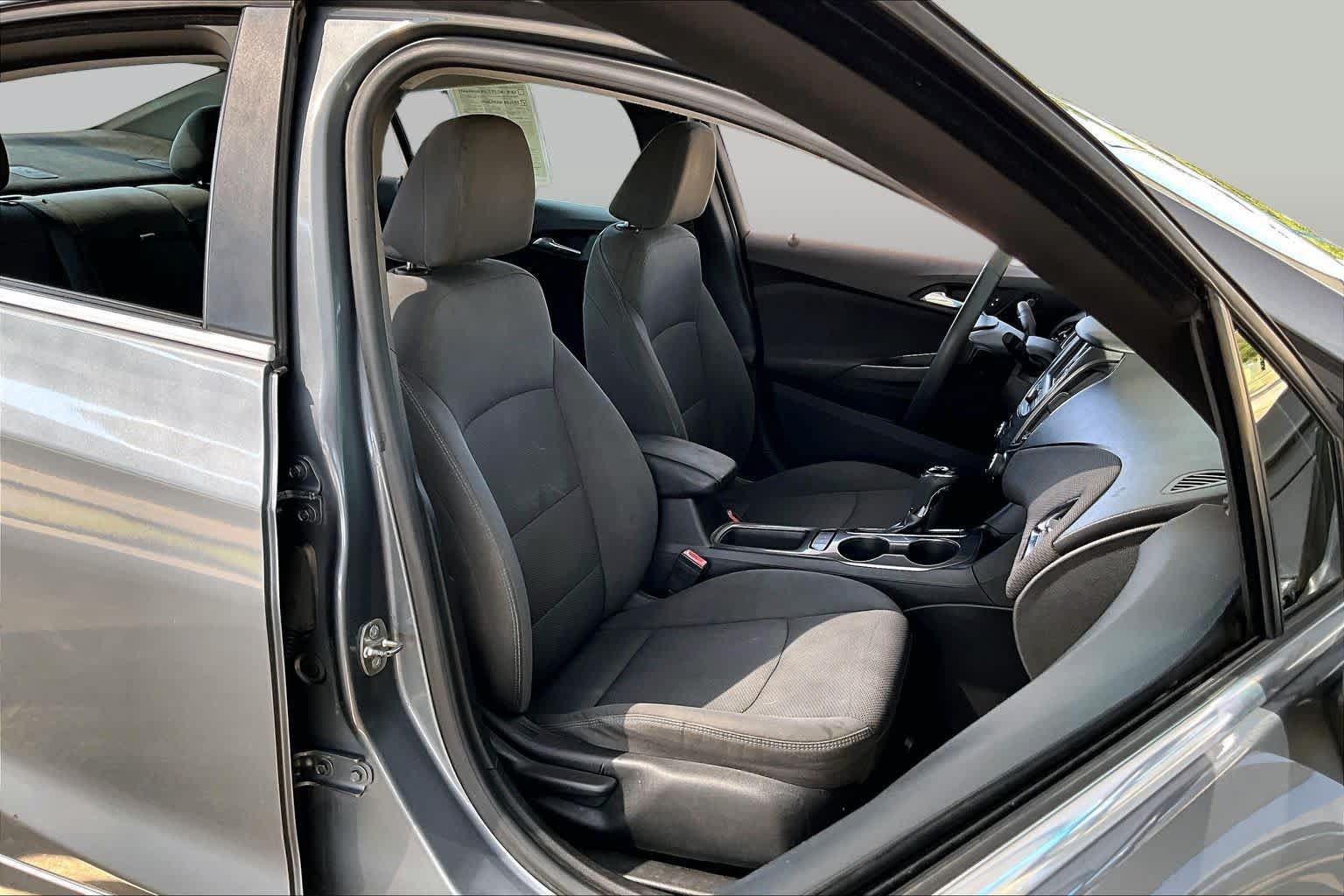 Used 2019 Chevrolet Cruze LT w/ Convenience Package FWD image 9
