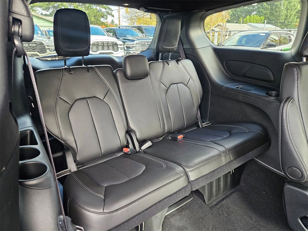 New 2026 Chrysler Pacifica Select image 17