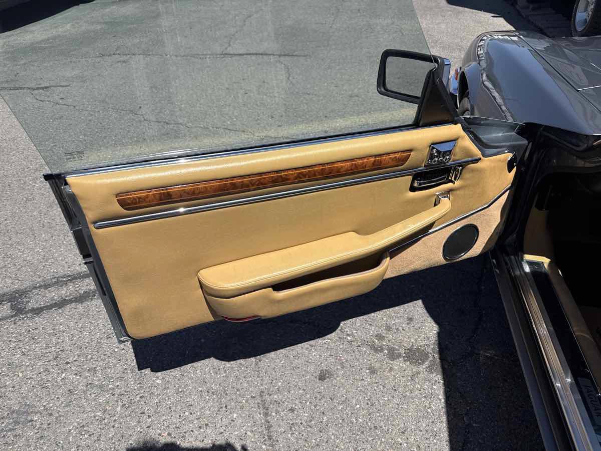 Used 1989 Jaguar XJS V12 Convertible RWD image 11
